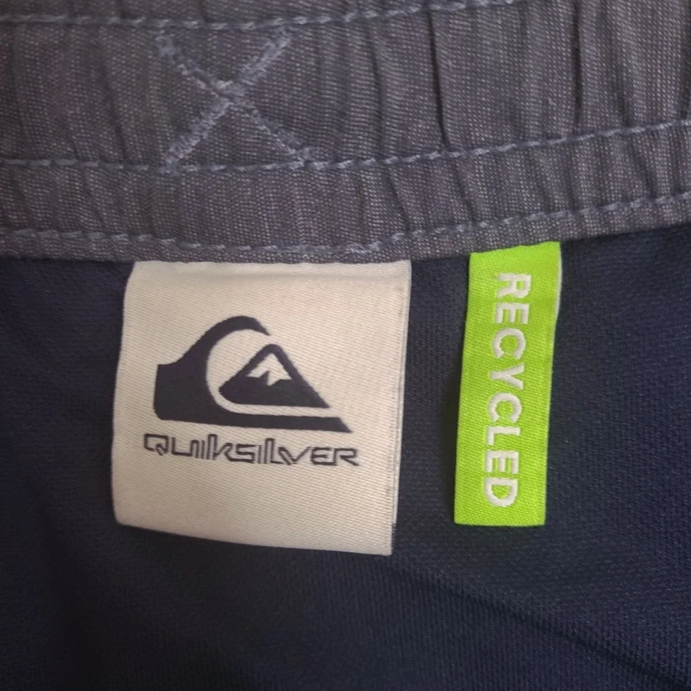 Quiksilver Swim Trunks Shorts Youth Boys XL‎ (16) 28-Waist Surf Beach Logo